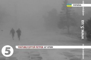 Крим другий день поспіль засипає снігом