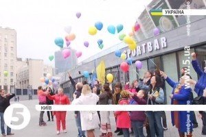 У Києві пройшла благодійна акція "Дитяча молитва за мир"