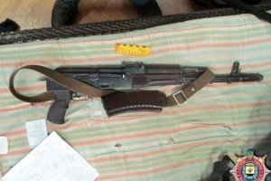 Правоохоронці у Волновасі вилучили арсенал зброї, власників затримано