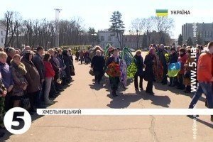 Хмельницький попрощався із 17-річним та 31-річним бійцями "Айдару", які загинули на Донбасі