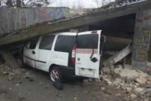 У Львівській області автомобіль влетів у зупинку: 5 людей загинули