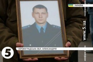 В Олександрії коридором шани зустріли кортеж із тілом 30-річного бійця АТО