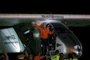 Приземлення у М'янмі: літак на сонячних батарейках продовжує подорож світом