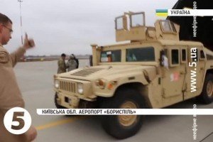 До України зі США прибула нова партія бронеавтомобілів Humvee