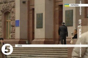 Київські депутати заблокували трибуну 