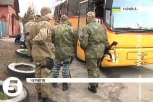 До Чернігова зі Сходу повернулося 50 правоохоронців 