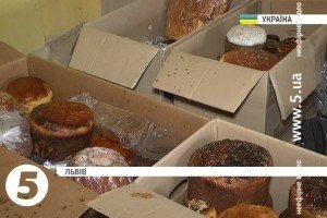 Львів'яни передали військовим на передову три позашляховики і понад тисячу великодніх пасок