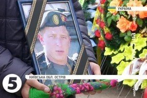 На Київщині поховали 22-річного "кіборга" Олександра Олефіра