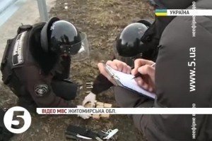 На Житомирщині правоохоронці вилучили у пасажира рейсового автобуса вибухівку та боєприпаси