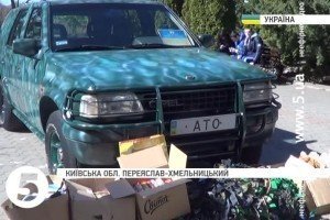 Студенти Переяслав-Хмельницького подарували бійцям "Правого сектору" автомобіль