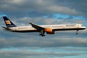 Блискавка влучила у Boeing-757, що летів з Ісландії в США