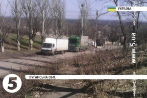Бійці АТО затримали 5 вантажівок, що незаконно перевозили товари до так званої "ЛНР"
