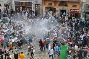 Світла седмиця: християни східного обряду відзначають Обливаний понеділок