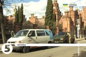 Мікроавтобуси, куплені коштом чернівецьких викладачів, переобладнають під швидкі і відправлять на Донбас
