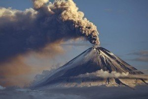 Камчатський вулкан Шивелуч викинув чотири стовпи попелу за добу