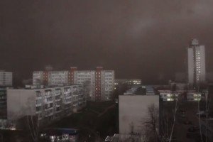 У Білорусі потужна буря перетворила день на ніч