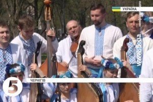 У Чернігові пройшов флешмоб задля об'єднання українців