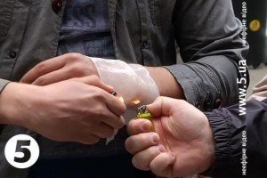 Волонтери закупили майже 3 тис. протиопікових пов'язок для передової