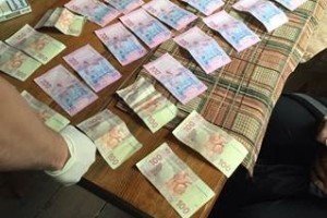 У Києві затримали чиновника, який вимагав хабар з переселенця