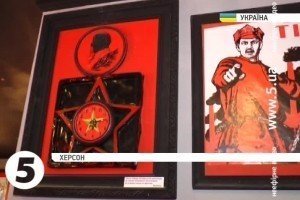 Херсонець облаштував у своїй садибі мініатюрний музей тоталітаризму 