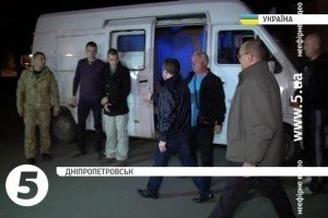 У Дніпропетровську зустріли трьох українських бійців, яких напередодні звільнили з полону