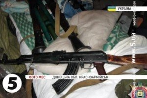 Правоохоронці викрили склад зброї у складському приміщенні на Донеччині