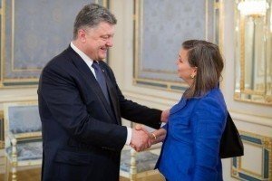 Порошенко та Нуланд обговорили виконання безпекових положень Мінських домовленостей - посольство США