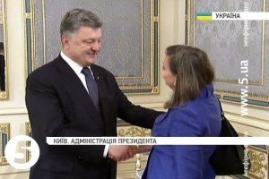 Порошенко та Нуланд обговорили ситуацію на Донбасі