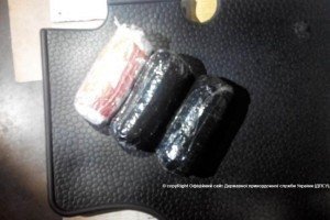 На Львівщині затримали українця, який намагався вивезти за кордон 15 кг срібла