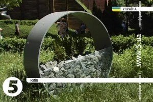 У середмісті столиці з'явилися химерні скульптури