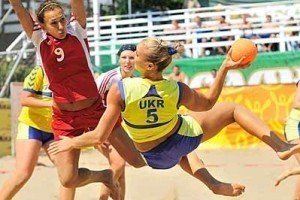 Чотирьох українців запросили зіграти за збірні світу з пляжного гандболу