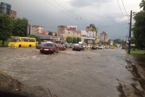Негода у Львові паралізувала міський транспорт