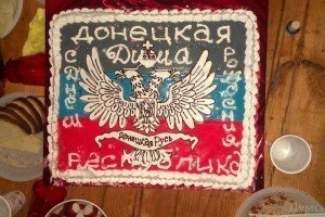 Торт з прапором "ДНР", пістолет і повії: СБУ "накрила" вечірку церковника-помічника Ківалова - ЗМІ