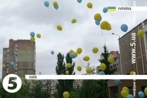 В одну з київських шкіл на Останній дзвоник завітали Гройсман, Гриневич та Кличко