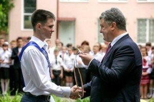 Порошенко побував на останньому дзвонику у Слов'янську