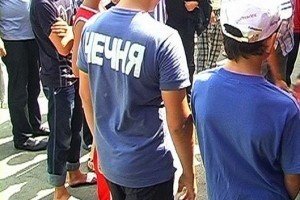 Чеченська Врадіївка: в Чечні молодь штурмувала відділ поліції через побиття дівчат у хіджабах (відео)