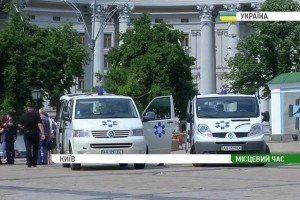 Французькі студенти зібрали кошти на два реанімобілі для поранених бійців АТО