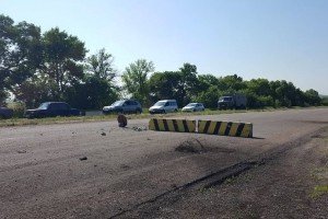 У пунктах пропуску на лінії розмежування в районі проведення АТО "застрягло" 950 авто