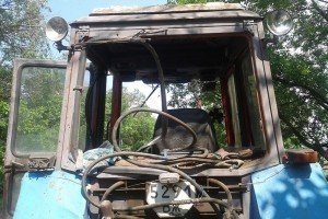 На Луганщині під час польових робіт підірвався трактор