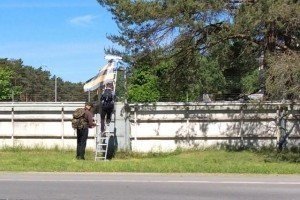На військову базу у Латвії вдерлись росіяни з "георгіївським" прапором