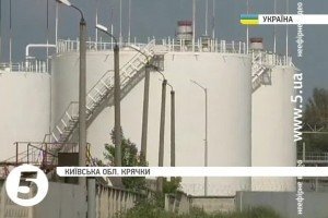 Пожежа на нафтобазі під Києвом: санепідслужба не виявила забруднень, селяни нарікають на кіптяву