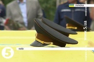 Пожежа на нафтобазі: У Києві попрощалися із трьома загиблими рятувальниками