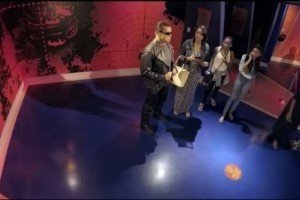 Шварценеггер пожартував над фанатами, прикинувшись восковою фігурою 