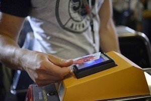 Відсьогодні у Київському метрополітені оплачувати проїзд можна безконтактною карткою MasterCard