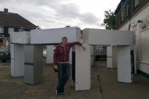 У Великобританії побудували копію Стоунхенджа зі старих холодильників 