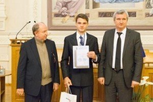 Десятикласник із Кіровоградщини здобув бронзу на Олімпіаді геніїв у США за проект, що дозволяє генерувати електроенергію з атмосфери