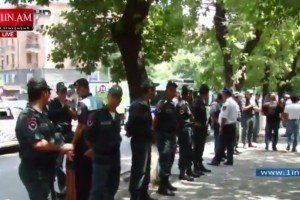 Протест у Єревані: барикади розібрали, але акцію не придушили