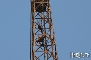 У Миколаєві невідомі "замінували" телевежу та підняли над нею сепаратистський прапор