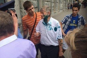 Харківського депутата-комуніста облили зеленкою за заклик не визнавати РФ агресором