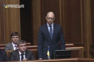 Яценюк: державним діячам треба приймати важкі рішення, децентралізація &ndash; одне з них